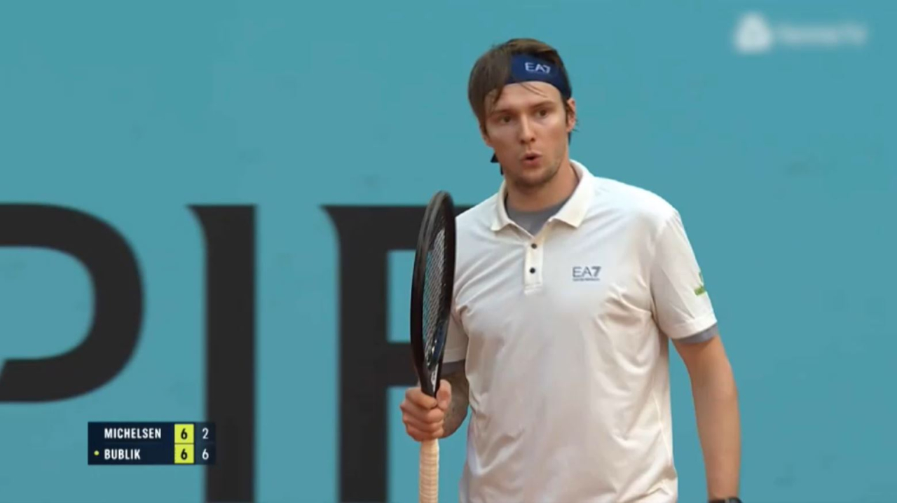 Александр Бублик успешно стартовал на «Мастерсе» в Мадриде