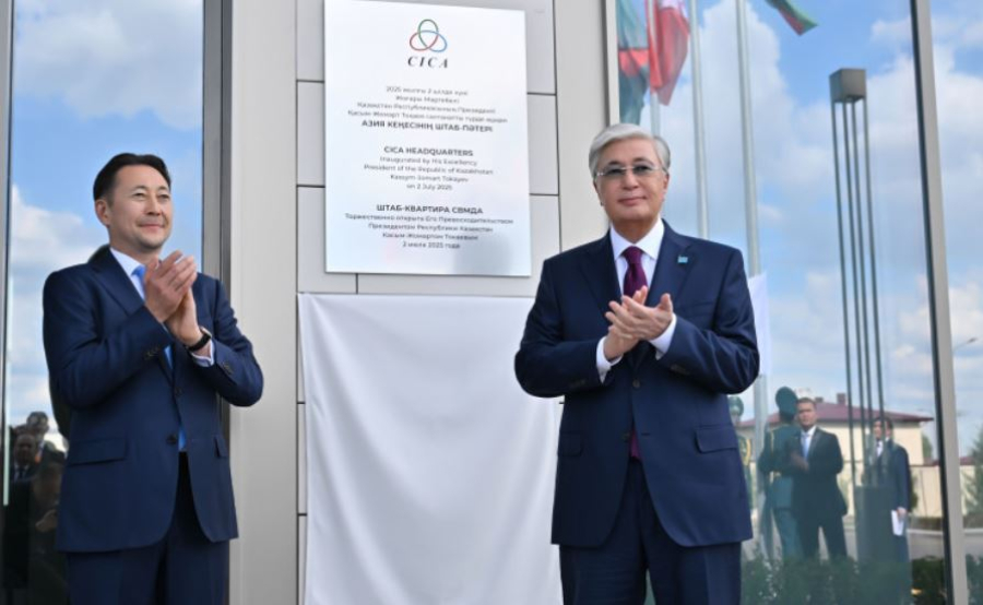 Мемлекет басшысы Астанадағы АӨСШК штаб-пәтеріне барды