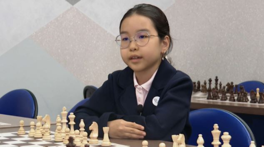 Восьмилетняя казахстанка стала абсолютной чемпионкой мира по шахматам