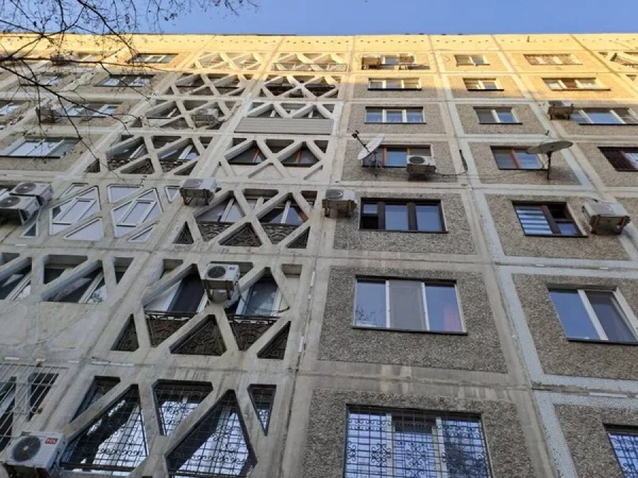Алматыда зейнеткер бесінші қабаттан құлап көз жұмды