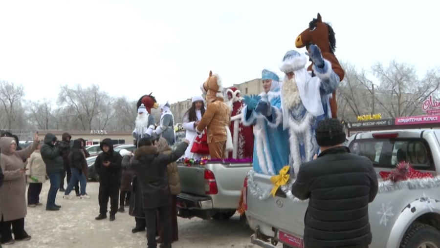 Ақтөбе көшелеріне жаңа жылдық керуен шықты