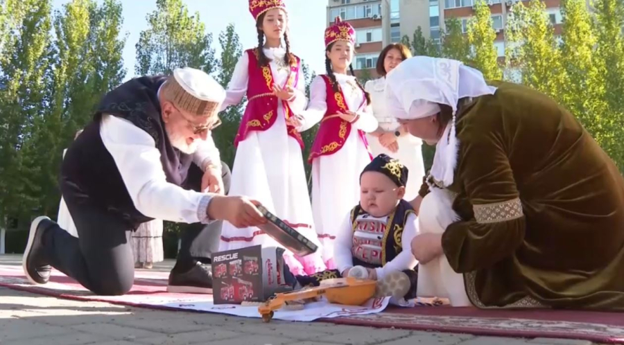 Сайлау учаскесінде тұсаукесер тойы өтті
