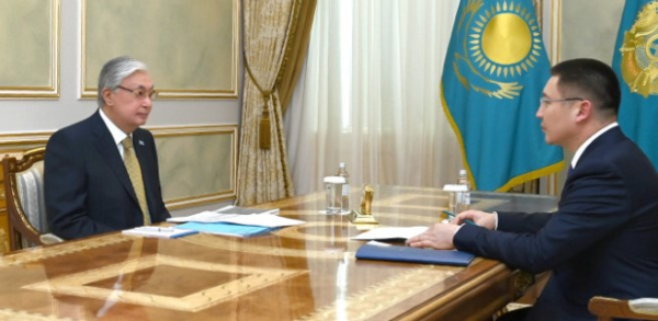 Глава государства принял акима Павлодарской области Асаина Байханова