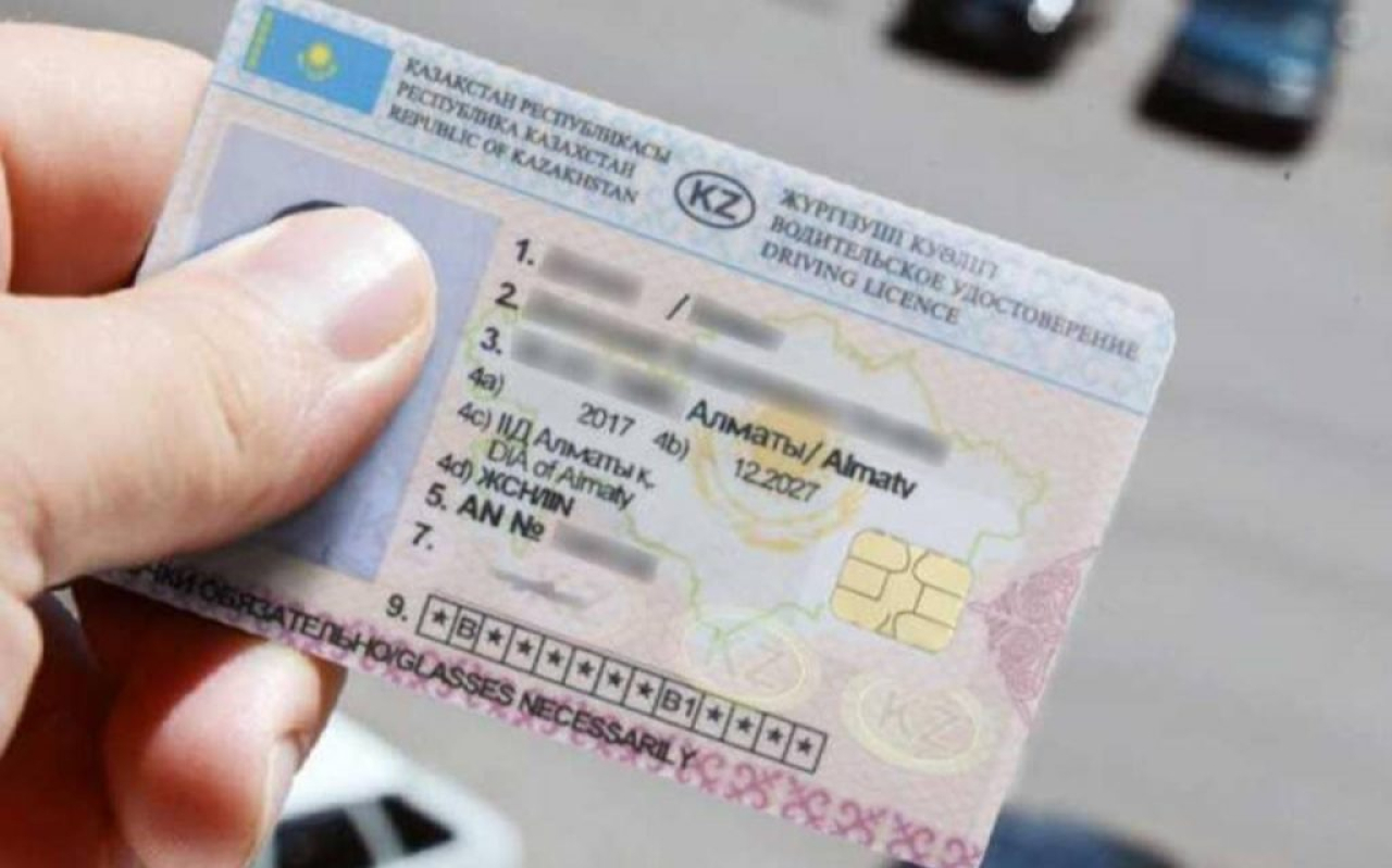 Нужно ли менять водительские права после замужества