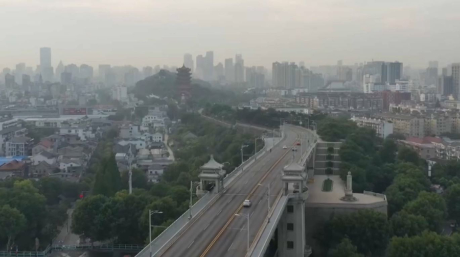 Қытайда роботаксилер жолда тұрып қалды