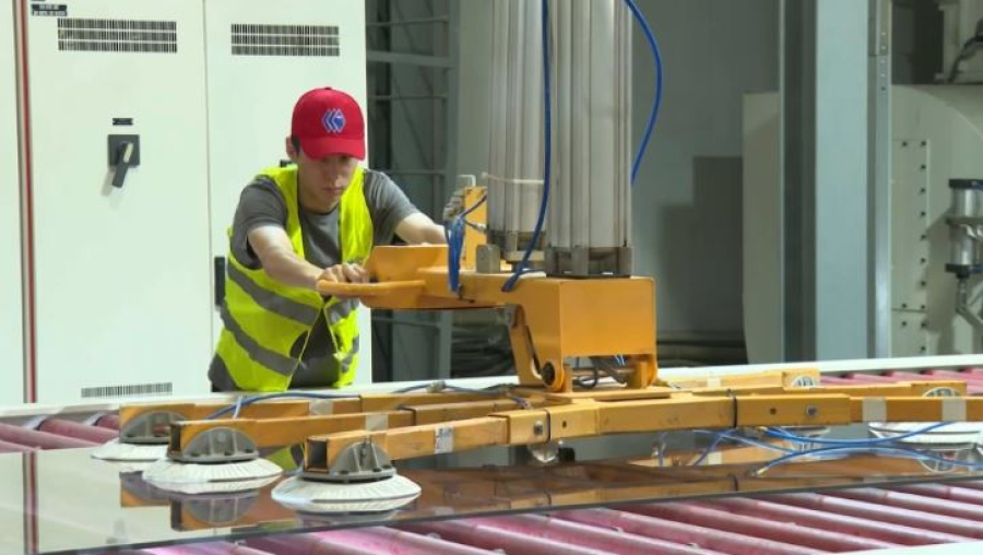 Заводы и фабрики Шымкента столкнулись с нехваткой кадров