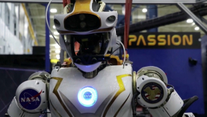 NASA отправит гуманоидных роботов в космос