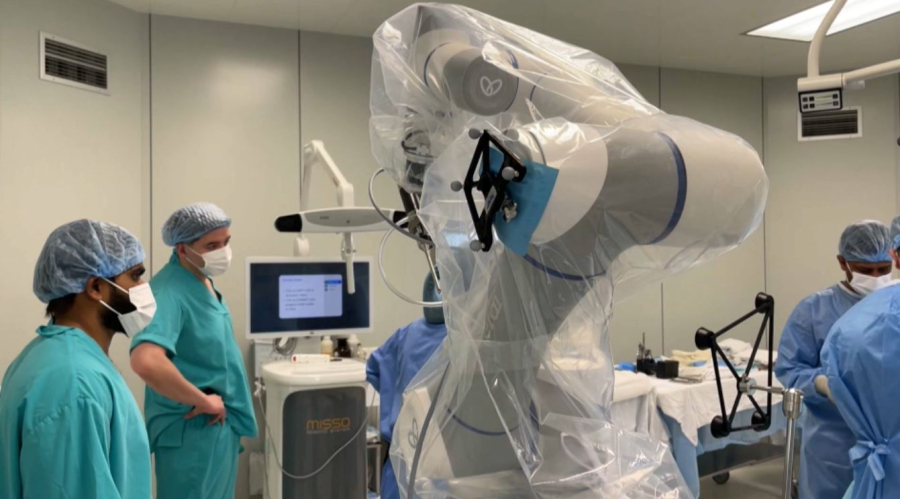 Жасанды интеллект операция жасауда қолданылады