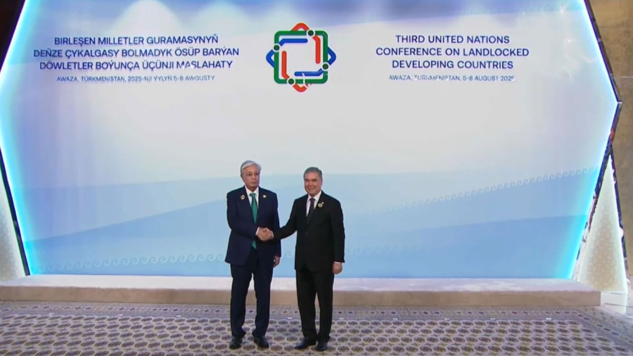 Қ.Тоқаев «Аваза» конгресс орталығына барды