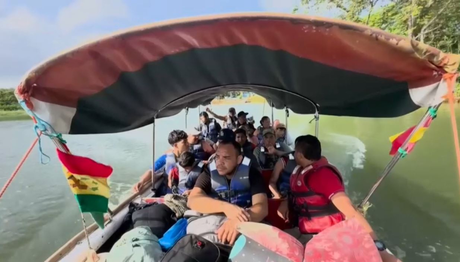 АҚШ-та 14 мыңнан астам босқын елдеріне қайтты