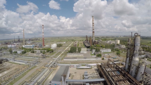Переработку нефти на Павлодарском нефтехимическом заводе приостановили из-за ремонта