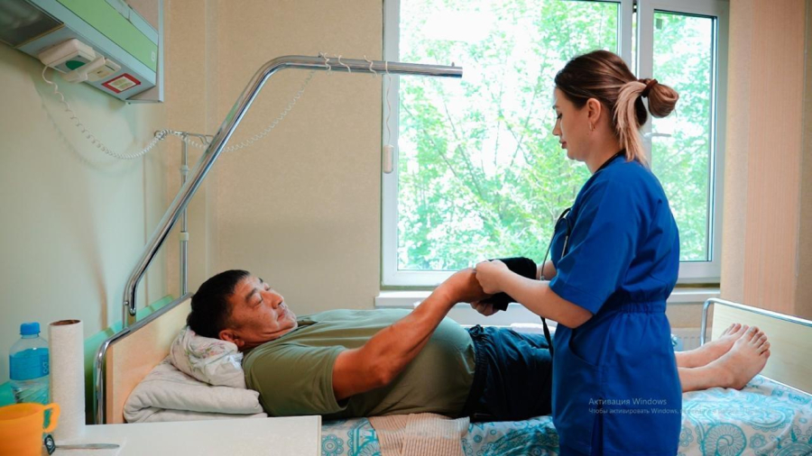 Операция по ОСМС: столичные нейрохирурги вернули астанчанину способность ходить