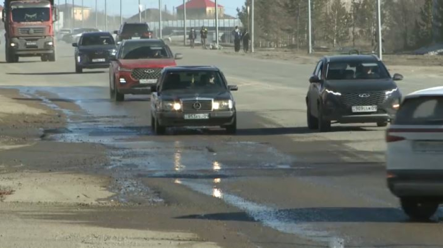 Жители Караганды жалуются на разбитые после зимы дороги