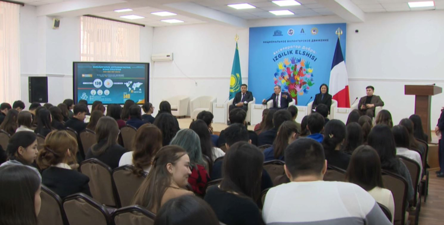 Алматыда сарапшылар жаңа Конституция жобасын талқылады