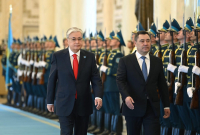 В Акорде состоялась торжественная церемония встречи президента Кыргызстана