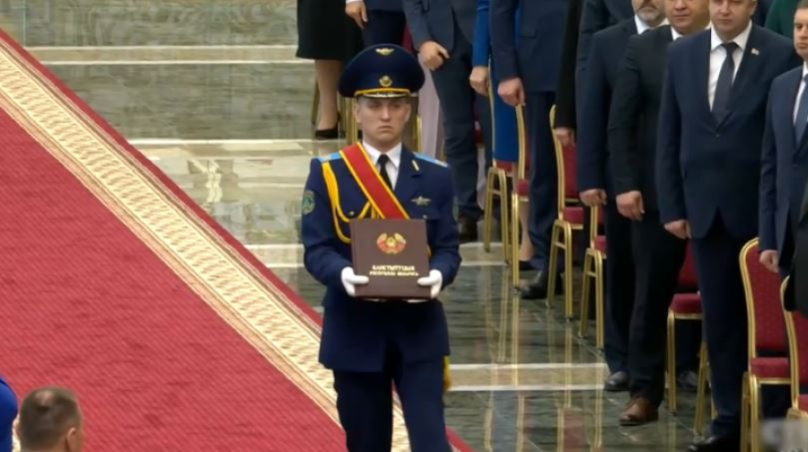 Лукашенко в седьмой раз вступил в должность президента Беларуси