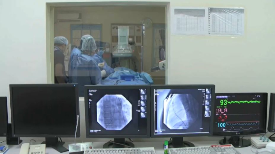 Волосяной ком весом в килограмм извлекли из желудка подростка