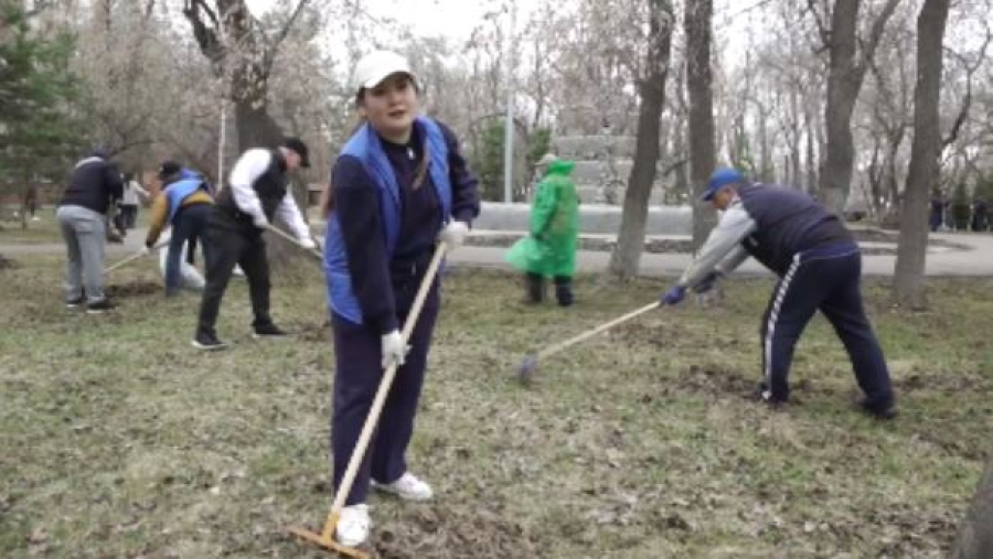 Жители Петропавловска вышли на масштабный субботник