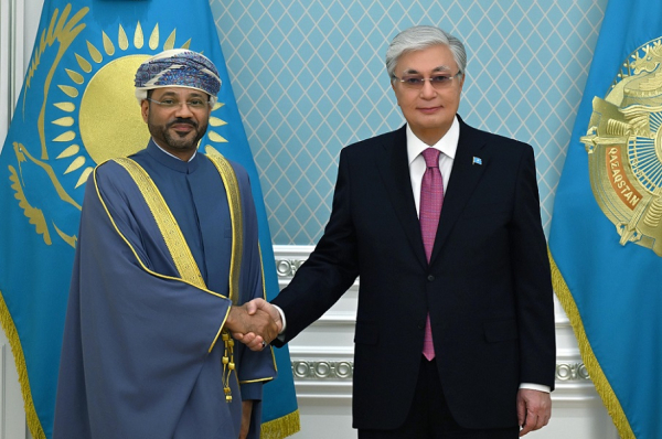 Глава государства встретился с министром иностранных дел Омана