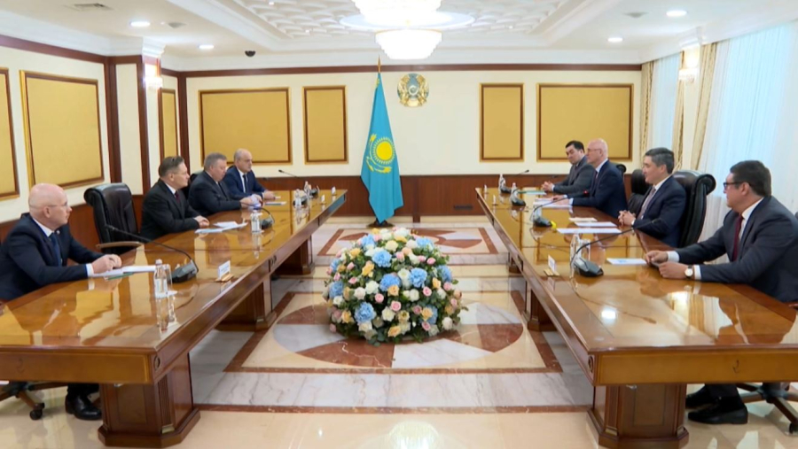 Олжас Бектенов «Росатом» басшысымен кездесті