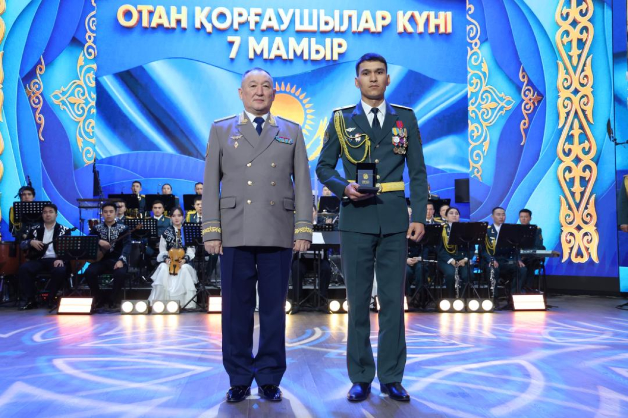 Қарулы күштер қызметшілеріне мемлекеттік наградалар табысталды
