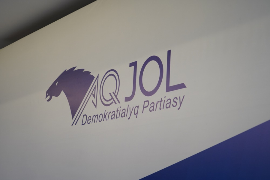 На заседании партии «Ак жол» приняли решение поддержать проект новой Конституции