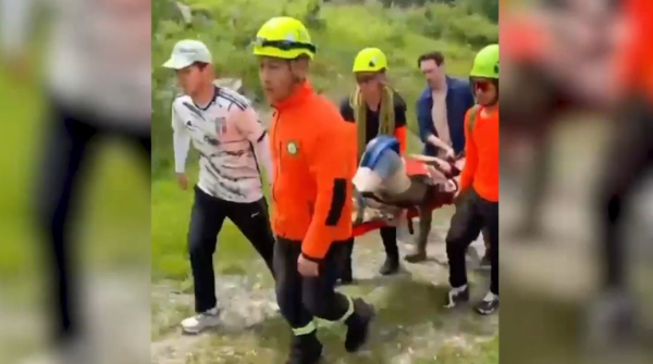 В Алматы спасатели эвакуировали туристку с травмой ноги