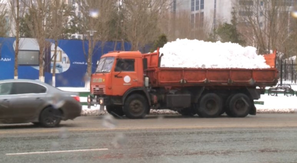 Штормовое предупреждение объявили почти по всему Казахстану