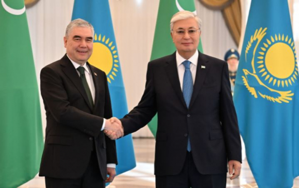 Токаев провел встречу с Председателем Халк Маслахаты Туркменистана