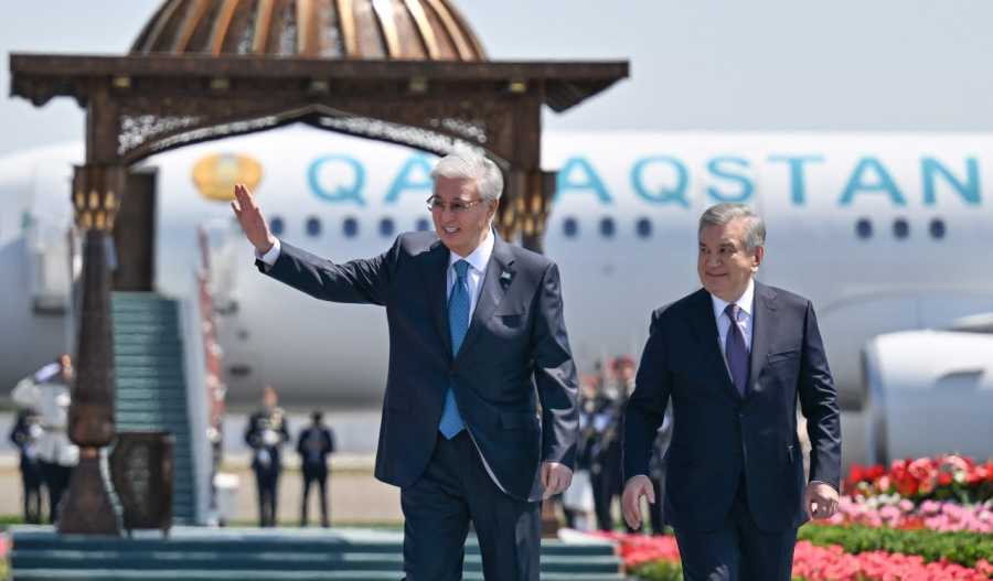 Президент прибыл с рабочим визитом в Узбекистан