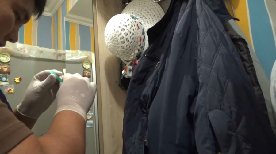 Бабушку и внука задержали за сбыт синтетических наркотиков в Таразе