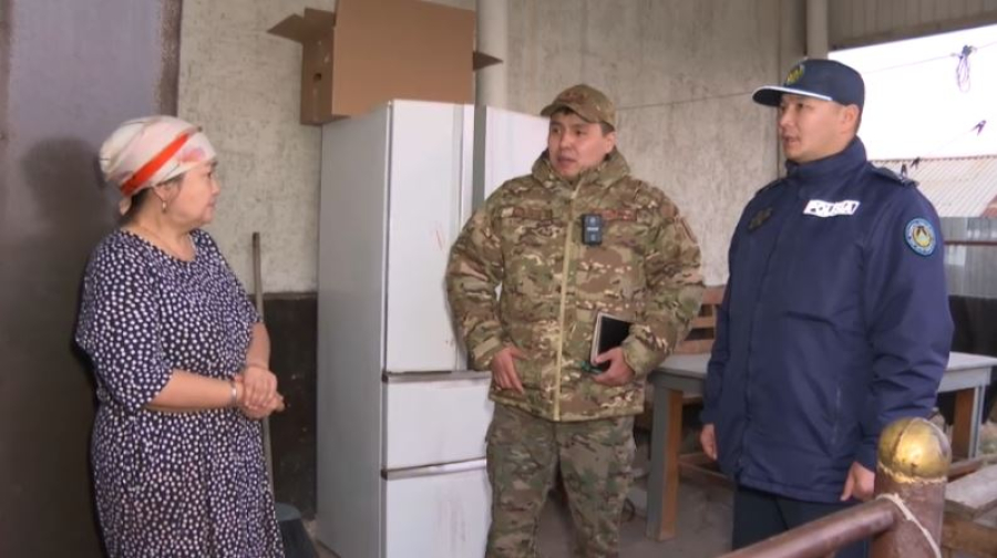 Спасатели проверяют печное оборудование в частном секторе Астаны