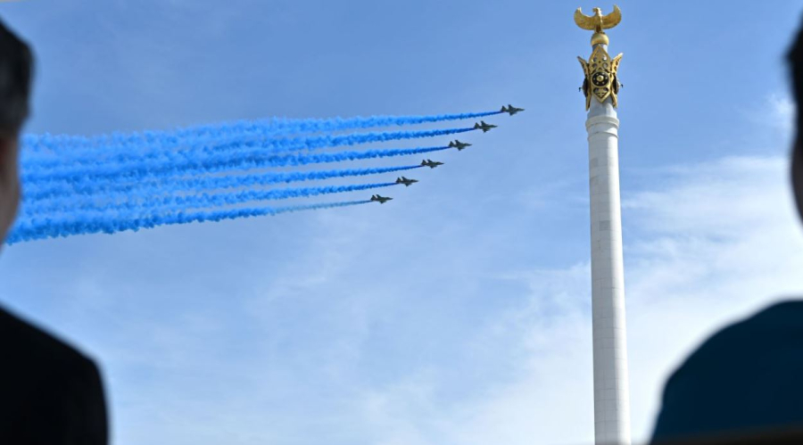 Астаналықтар әскери шеруді тікелей эфирде тамашалады