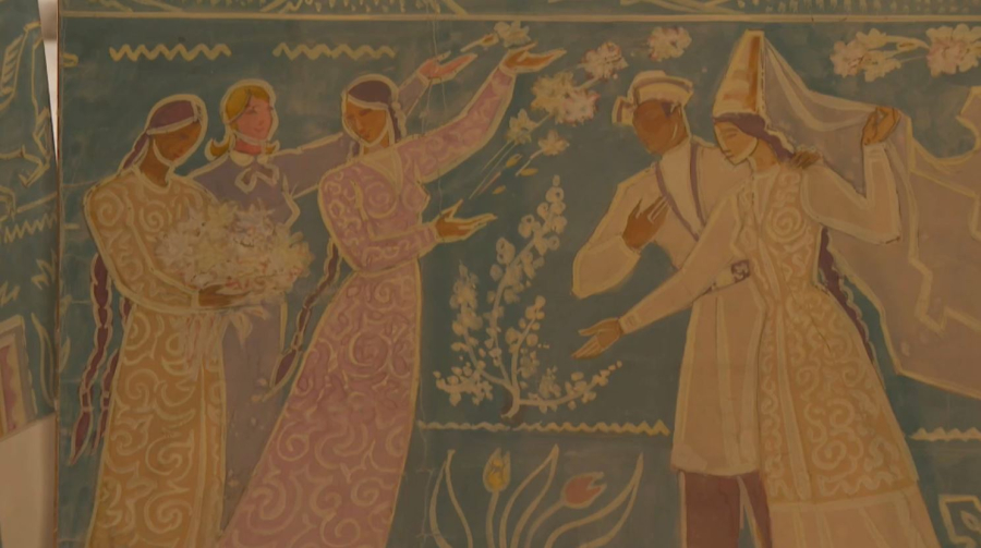 Выставка к 100-летию художника Молдахмета Кенбаева открылась в Алматы