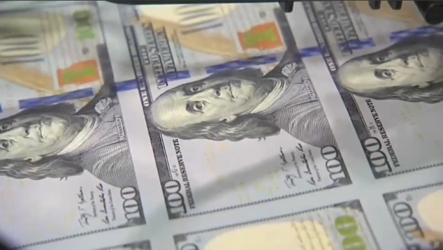 Доллар упал до самого низкого уровня за 4 года