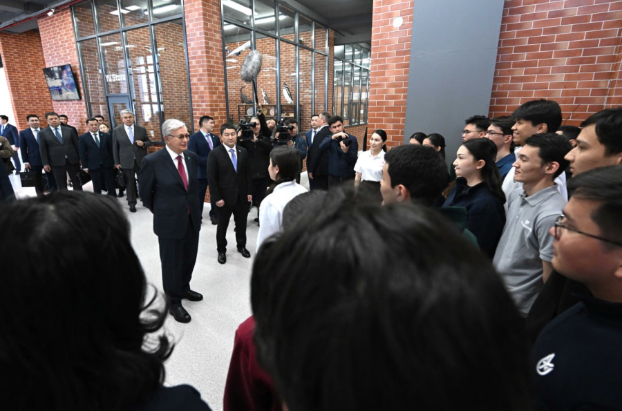 Мемлекет басшысы Yessenov Technopark қызметімен танысты