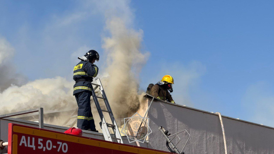 Котельная на территории ТРЦ вспыхнула в Актау 