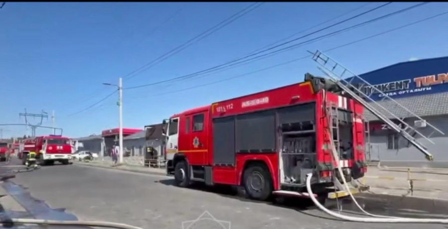 Шымкентте автокөлік жөндеу бокстары өртенді