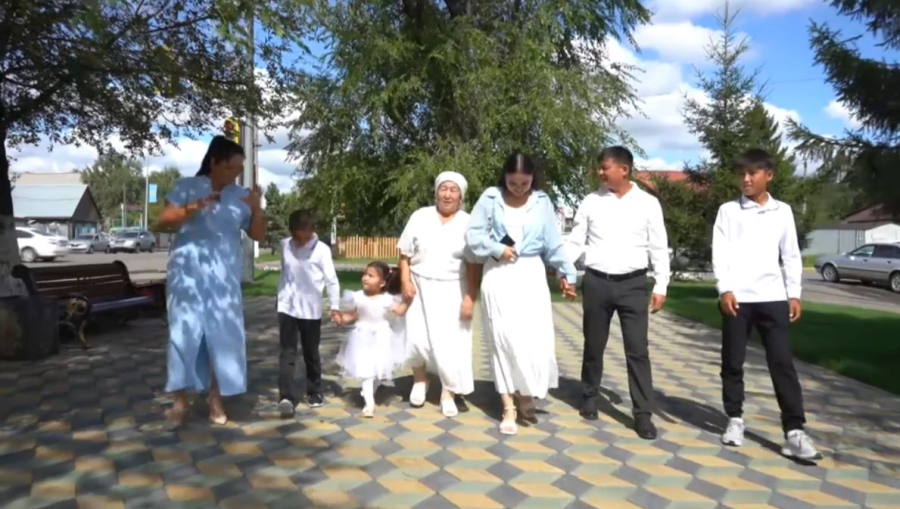 Еңбегімен елге үлгі Өзбековтер отбасы республикалық байқауға жолдама алды