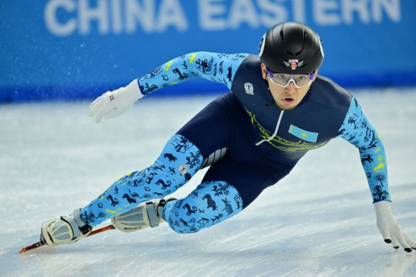 Казахстанец вышел в полуфинал ЧМ по шорт-треку