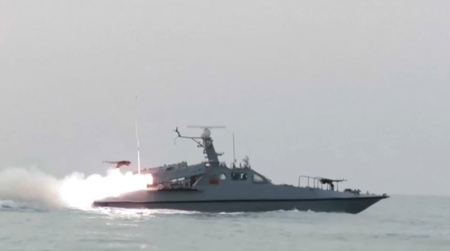 Иран Ормуз бұғазын жауып тастады  