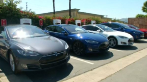 Tesla отзывает 2 млн автомобилей