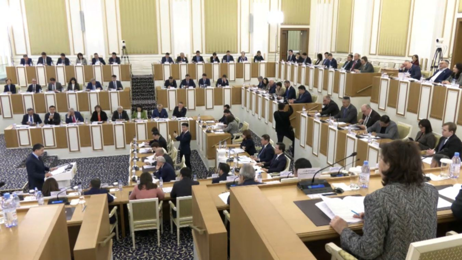 Конституционная комиссия продолжает обсуждение Основного закона