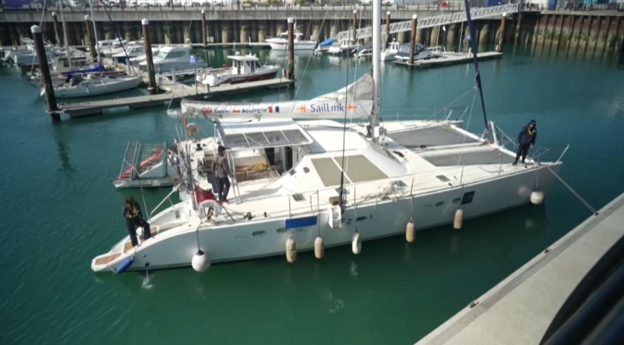 Еуропада желкенді қайық жолаушы тасып жүр