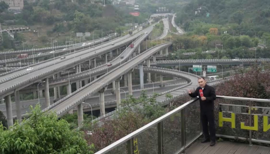 Қытайдың Чунцин қаласындағы күрделі жол айрықтарынан навигаторлар шатасады