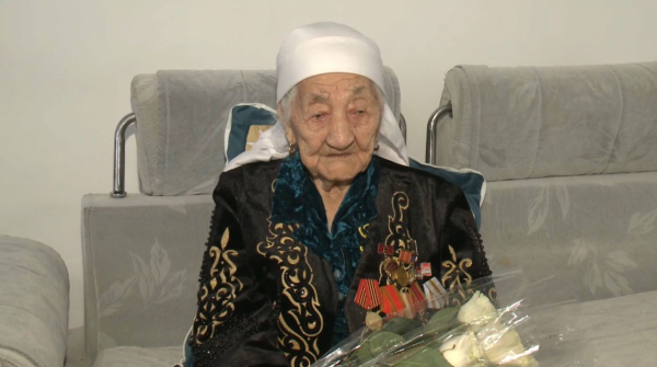 Жительница Атырауской области 84 года проработала в строительной сфере