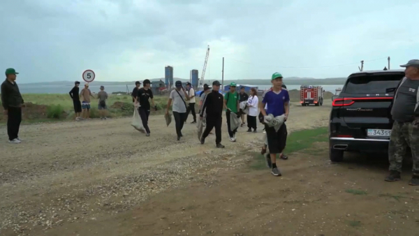 3 тонны мусора вывезли с побережья водохранилища в ВКО