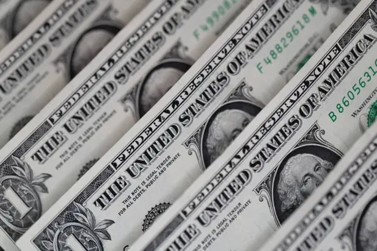 Доллар подешевел еще на 2,16 тенге по итогам торгов в Казахстане