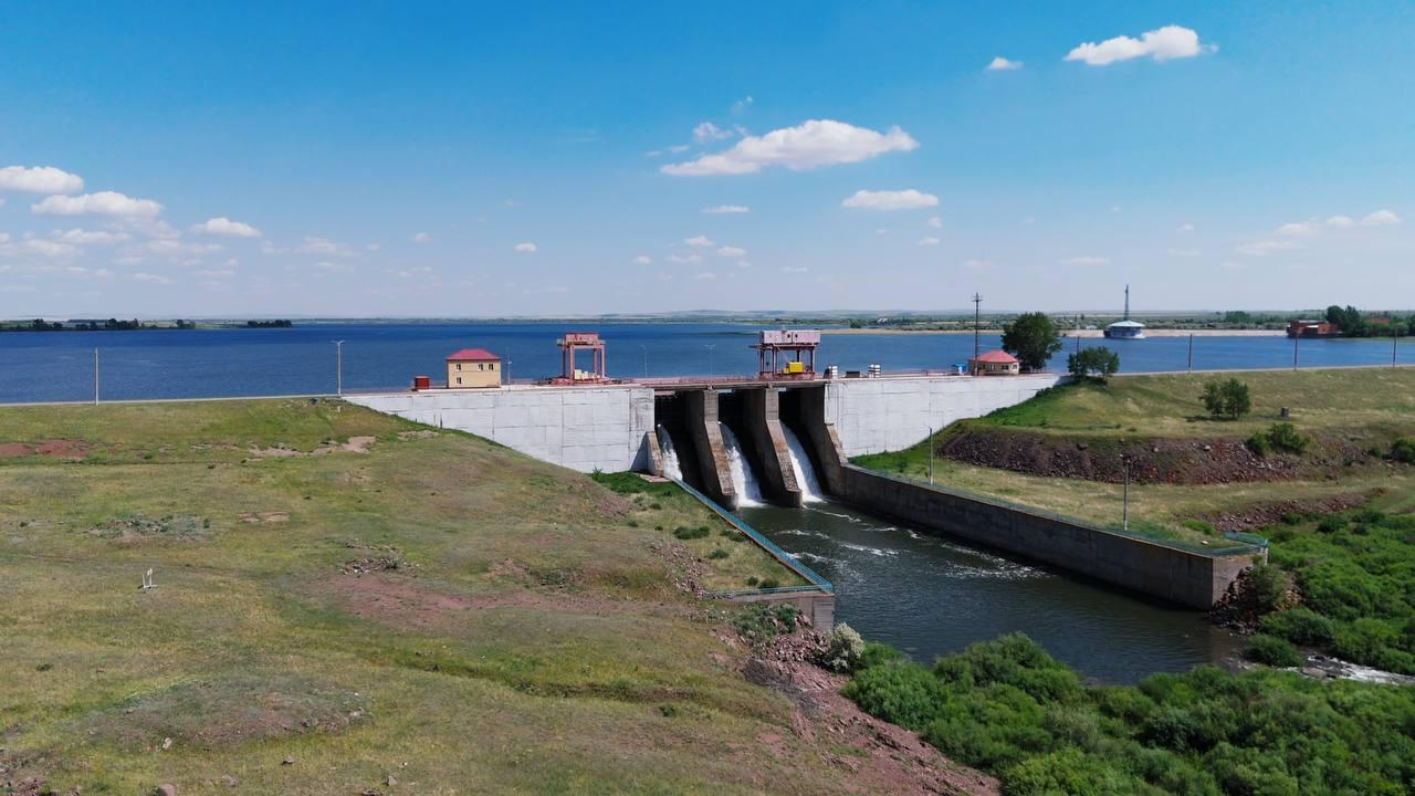 Впервые за 55 лет в Астане начали очистку водохранилища