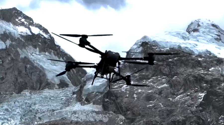 Эвересттегі қоқысты тазалау үшін дрон қолданылады
